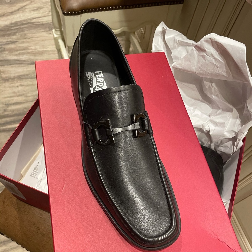 Salvatore ferragamo grandioso loafers. Black. Size 9